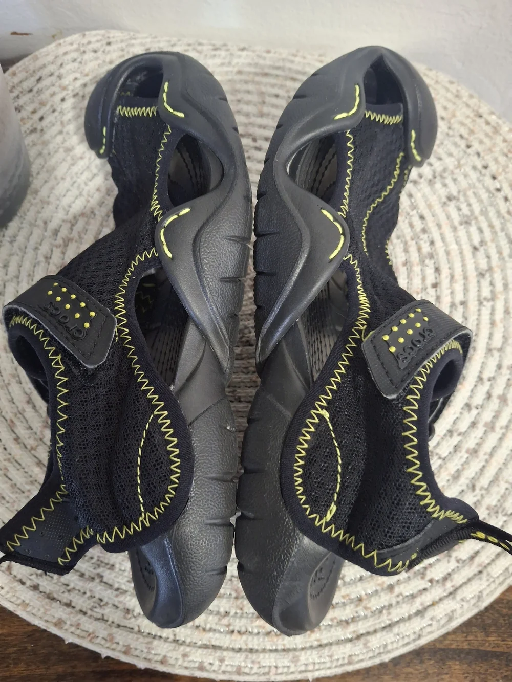 Kid's Crocs Swiftwater Mesh Deck Black Sandals Size 4.
